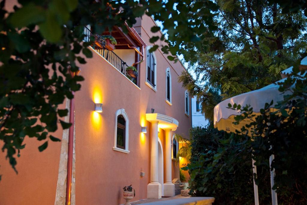 Villa Musica - Facciata della dimora storica